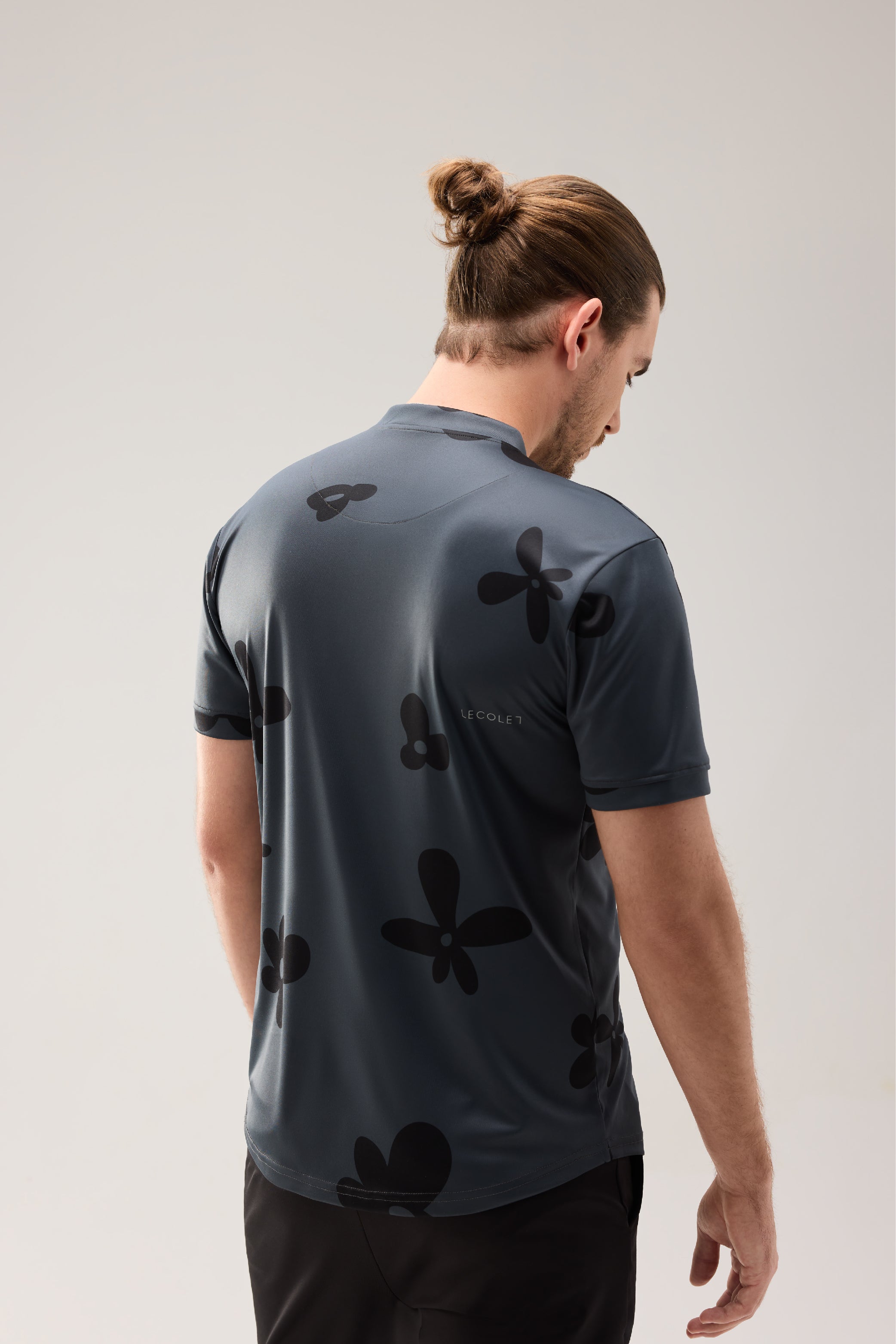 Lecolet SEED golf polo Night Bloom. Dark grey golf polo with darker flower design.